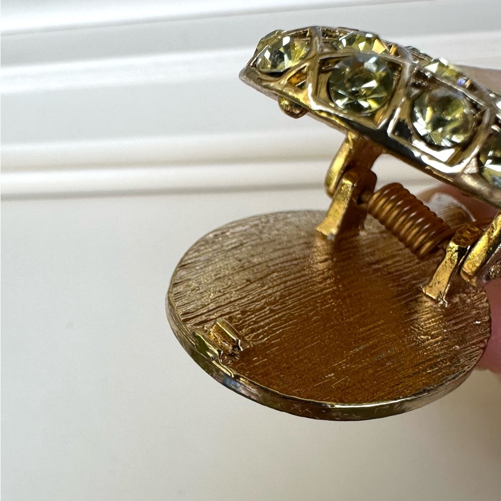 Pineapple Gold Tone Rhinestone Magnet Clip - Picture 8 of 8